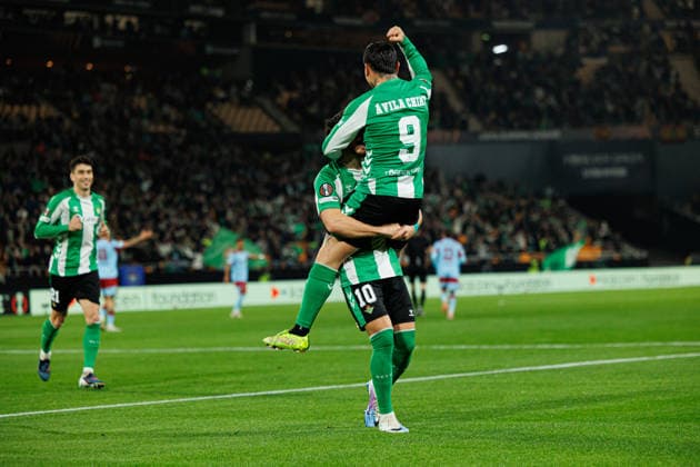 Fußball, EuroLeague, Real Betis Sevilla - Feyenoord Rotterdam #2 Chimy Avila and Ez Abde seen celebrating after goal during UEFA Europa League game between teams of Real Betis Balompie and Feyenoord Rotterdam (Maciej Rogowski Ball Raw Images) Sevilla Estadio La Cartuja Spain Copyright: xMaciejxRogowskix maciejrogowski_betis_feyenoord_2526-12