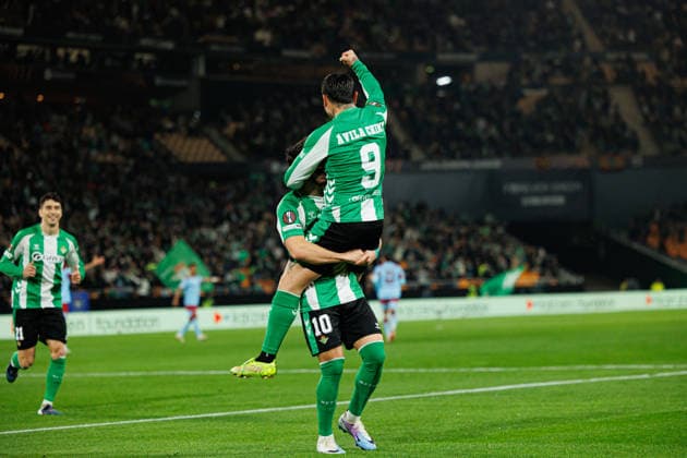 Fußball, EuroLeague, Real Betis Sevilla - Feyenoord Rotterdam #2 Chimy Avila and Ez Abde seen celebrating after goal during UEFA Europa League game between teams of Real Betis Balompie and Feyenoord Rotterdam (Maciej Rogowski Ball Raw Images) Sevilla Estadio La Cartuja Spain Copyright: xMaciejxRogowskix maciejrogowski_betis_feyenoord_2526-13