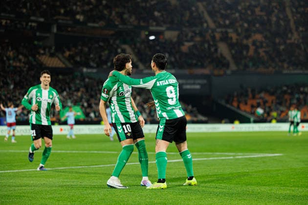 Fußball, EuroLeague, Real Betis Sevilla - Feyenoord Rotterdam #2 Chimy Avila and Ez Abde seen celebrating after goal during UEFA Europa League game between teams of Real Betis Balompie and Feyenoord Rotterdam (Maciej Rogowski Ball Raw Images) Sevilla Estadio La Cartuja Spain Copyright: xMaciejxRogowskix maciejrogowski_betis_feyenoord_2526-14
