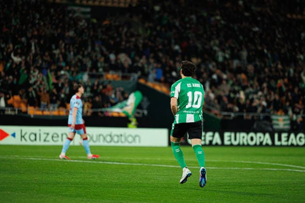 Fußball, EuroLeague, Real Betis Sevilla - Feyenoord Rotterdam #2 Ez Abde seen celebrating after goal during UEFA Europa League game between teams of Real Betis Balompie and Feyenoord Rotterdam (Maciej Rogowski Ball Raw Images) Sevilla Estadio La Cartuja Spain Copyright: xMaciejxRogowskix maciejrogowski_betis_feyenoord_2526-15