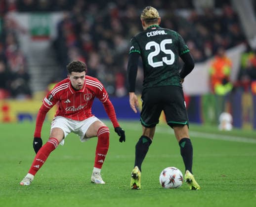 Nottingham Forest v Ferencvarosi TC UEFA Europa League Neco Williams of Nottingham Forest closes down Äaebrails Makreckis of Ferencvaros during the UEFA Europa League match at the City Ground, Nottingham 29 01 2026 UK Newspapers OUT Copyright: xAndyxSumnerx FIL-22875-0016