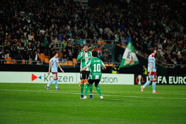Fußball, EuroLeague, Real Betis Sevilla - Feyenoord Rotterdam #2 Pablo Fornals and Ez Abde seen celebrating after goal during UEFA Europa League game between teams of Real Betis Balompie and Feyenoord Rotterdam (Maciej Rogowski Ball Raw Images) Sevilla Estadio La Cartuja Spain Copyright: xMaciejxRogowskix maciejrogowski_betis_feyenoord_2526-18
