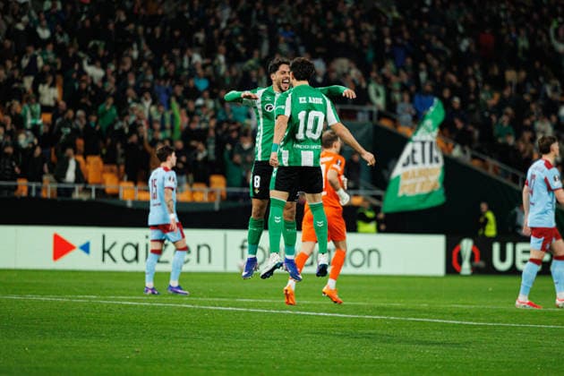 Fußball, EuroLeague, Real Betis Sevilla - Feyenoord Rotterdam #2 Pablo Fornals and Ez Abde seen celebrating after goal during UEFA Europa League game between teams of Real Betis Balompie and Feyenoord Rotterdam (Maciej Rogowski Ball Raw Images) Sevilla Estadio La Cartuja Spain Copyright: xMaciejxRogowskix maciejrogowski_betis_feyenoord_2526-19