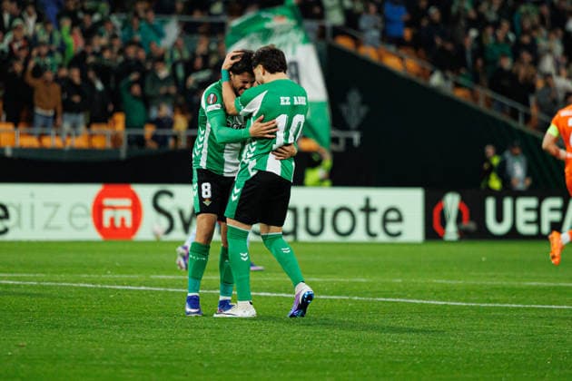 Fußball, EuroLeague, Real Betis Sevilla - Feyenoord Rotterdam #2 Pablo Fornals and Ez Abde seen celebrating after goal during UEFA Europa League game between teams of Real Betis Balompie and Feyenoord Rotterdam (Maciej Rogowski Ball Raw Images) Sevilla Estadio La Cartuja Spain Copyright: xMaciejxRogowskix maciejrogowski_betis_feyenoord_2526-20