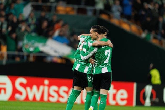 Fußball, EuroLeague, Real Betis Sevilla - Feyenoord Rotterdam #2 Pablo Fornals and Ez Abde seen celebrating after goal during UEFA Europa League game between teams of Real Betis Balompie and Feyenoord Rotterdam (Maciej Rogowski Ball Raw Images) Sevilla Estadio La Cartuja Spain Copyright: xMaciejxRogowskix maciejrogowski_betis_feyenoord_2526-21