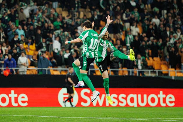 Fußball, EuroLeague, Real Betis Sevilla - Feyenoord Rotterdam #2 Antony and Ez Abde seen celebrating after goal during UEFA Europa League game between teams of Real Betis Balompie and Feyenoord Rotterdam (Maciej Rogowski Ball Raw Images) Sevilla Estadio La Cartuja Spain Copyright: xMaciejxRogowskix maciejrogowski_betis_feyenoord_2526-22