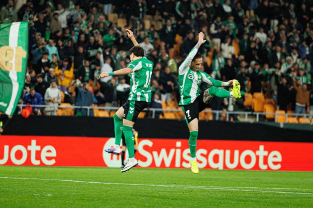 Fußball, EuroLeague, Real Betis Sevilla - Feyenoord Rotterdam #2 Antony and Ez Abde seen celebrating after goal during UEFA Europa League game between teams of Real Betis Balompie and Feyenoord Rotterdam (Maciej Rogowski Ball Raw Images) Sevilla Estadio La Cartuja Spain Copyright: xMaciejxRogowskix maciejrogowski_betis_feyenoord_2526-23
