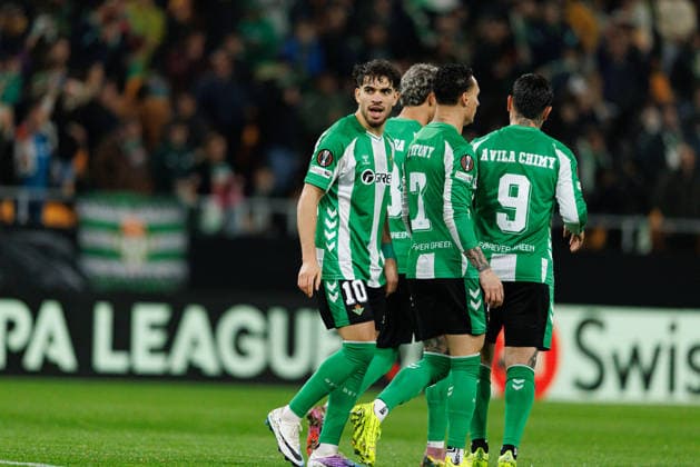 Fußball, EuroLeague, Real Betis Sevilla - Feyenoord Rotterdam #2 Ez Abde seen celebrating after goal during UEFA Europa League game between teams of Real Betis Balompie and Feyenoord Rotterdam (Maciej Rogowski Ball Raw Images) Sevilla Estadio La Cartuja Spain Copyright: xMaciejxRogowskix maciejrogowski_betis_feyenoord_2526-24
