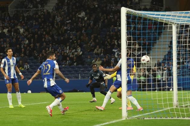 Djeidi Gassama of Rangers scores past Diego Costa of FC Porto during the UEFA Europa League league phase match at Estadio do Dragao, Porto. Porto v Rangers - UEFA Europa League - Estadio do Dragao, Lanarkshire, Portugal - 29 Jan 2026Porto Estadio do Dragao Lanarkshire Portugal EDITORIAL USE ONLY  Copyright: xRangersxFC Shutterstockx 16488283ba