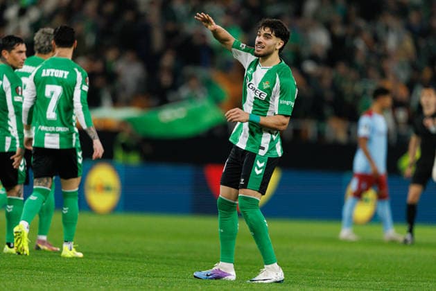 Fußball, EuroLeague, Real Betis Sevilla - Feyenoord Rotterdam #2 Ez Abde seen celebrating after goal during UEFA Europa League game between teams of Real Betis Balompie and Feyenoord Rotterdam (Maciej Rogowski Ball Raw Images) Sevilla Estadio La Cartuja Spain Copyright: xMaciejxRogowskix maciejrogowski_betis_feyenoord_2526-31