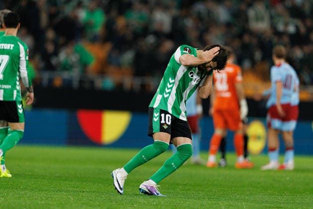 Fußball, EuroLeague, Real Betis Sevilla - Feyenoord Rotterdam #2 Ez Abde seen celebrating after goal during UEFA Europa League game between teams of Real Betis Balompie and Feyenoord Rotterdam (Maciej Rogowski Ball Raw Images) Sevilla Estadio La Cartuja Spain Copyright: xMaciejxRogowskix maciejrogowski_betis_feyenoord_2526-32