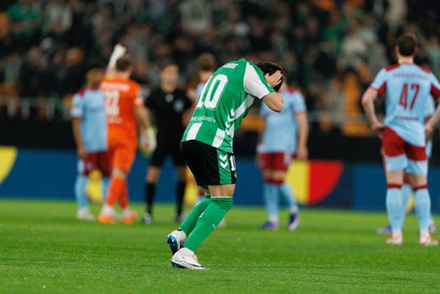 Fußball, EuroLeague, Real Betis Sevilla - Feyenoord Rotterdam #2 Ez Abde seen celebrating after goal during UEFA Europa League game between teams of Real Betis Balompie and Feyenoord Rotterdam (Maciej Rogowski Ball Raw Images) Sevilla Estadio La Cartuja Spain Copyright: xMaciejxRogowskix maciejrogowski_betis_feyenoord_2526-33