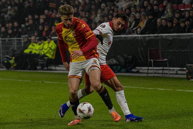 2026-01-29 - Europa League match DEVENTER, NETHERLANDS - JANUARY 29: Giovanni van Zwam of Go Ahead Eagles battles for possession with b21 during the Europa League match at the De Adelaarshorst on January 29, 2026 in Deventer, Netherlands Deventer De Adelaarshorst Netherlands Content not available for redistribution in The Netherlands directly or indirectly through any third parties. Copyright: xDennisxBresserx