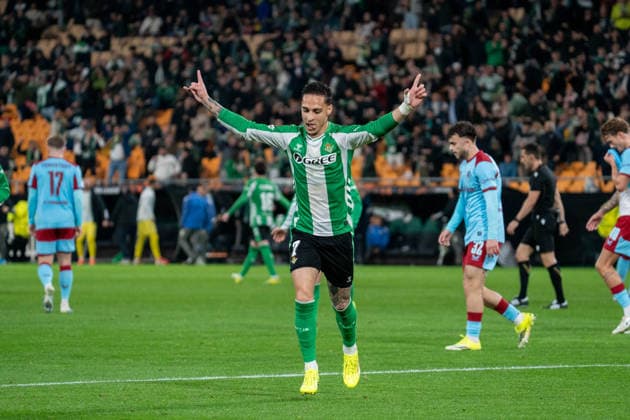 Fußball, EuroLeague, Real Betis Sevilla - Feyenoord Rotterdam #2 Antony (N7) celebrates a goal during the UEFA Europa League 25 26 match between Real Betis and Feyenoord at the Estadio La Cartuja in Sevilla, Spain Copyright: xAndresxLopezxSheridanxx xSPPx Sportspressphoto_SPR86717