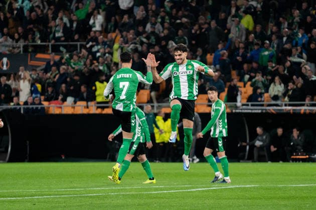 Fußball, EuroLeague, Real Betis Sevilla - Feyenoord Rotterdam #2 Ez Abde (N10) & Antony (N7) celebrates a goal during the UEFA Europa League 25 26 match between Real Betis and Feyenoord at the Estadio La Cartuja in Sevilla, Spain Copyright: xAndresxLopezxSheridanxx xSPPx Sportspressphoto_SPR86719