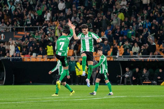 Fußball, EuroLeague, Real Betis Sevilla - Feyenoord Rotterdam #2 Ez Abde (N10) & Antony (N7) celebrates a goal during the UEFA Europa League 25 26 match between Real Betis and Feyenoord at the Estadio La Cartuja in Sevilla, Spain Copyright: xAndresxLopezxSheridanxx xSPPx Sportspressphoto_SPR86721