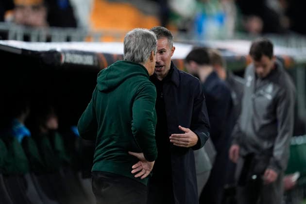 Fußball, EuroLeague, Real Betis Sevilla - Feyenoord Rotterdam #2 January 29, 2026, Sevilla, Sevilla, Spain: Robin van Persie, head coach of Feyenoord, greets Manuel Pellegrini, head coach of Real Betis Balompie, during the UEFA Europa League 2025 26 League Phase MD8 match between Real Betis Balompie and Feyenoord at La Cartuja stadium on January 29, 2026 in Seville, Spain. Sevilla Spain - ZUMAa181 20260129_zaa_a181_023 Copyright: xJoaquinxCorcherox