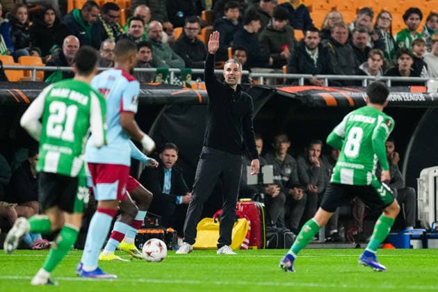 Fußball, EuroLeague, Real Betis Sevilla - Feyenoord Rotterdam #5 UEFA Europa League: Real Betis v Feyenoord Sevilla - Feyenoord coach Robin van Persie during the eighth match of the UEFA Europa League 2025 2026. The match is set between Real Betis Balompie and Feyenoord at Estadio La Cartuja on 29 January 2026 in Sevilla, Spain. Copyright: xYannickxVerhoevenx
