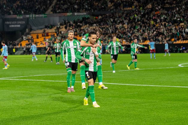 Fußball, EuroLeague, Real Betis Sevilla - Feyenoord Rotterdam #4 Antony (N7) & Ángel Ortiz (N40) celebrates a goal during the UEFA Europa League 25 26 match between Real Betis and Feyenoord at the Estadio La Cartuja in Sevilla, Spain Copyright: xAndresxLopezxSheridanxx xSPPx Sportspressphoto_SPR86728