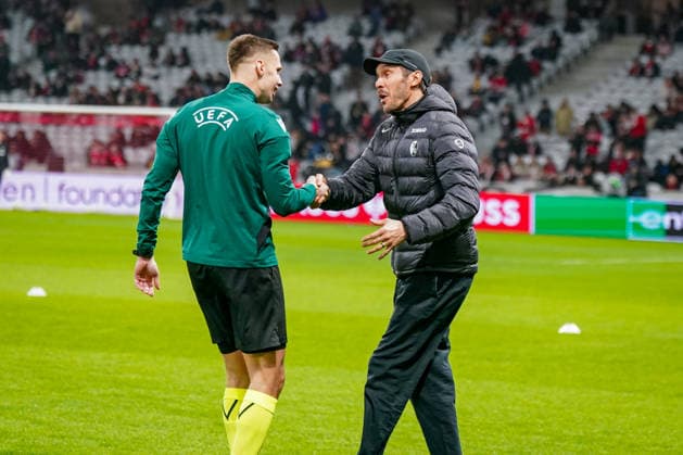 Football UEFA Europa League 2025 26, Matchday 8 OSC Lille vs SC Freiburg Stade Pierre Mauroy Lille, France Julian Schuster SC Freiburg, Coach Referee Damian Sylwestrzak Copyright: xJOERANxSTEINSIEKx