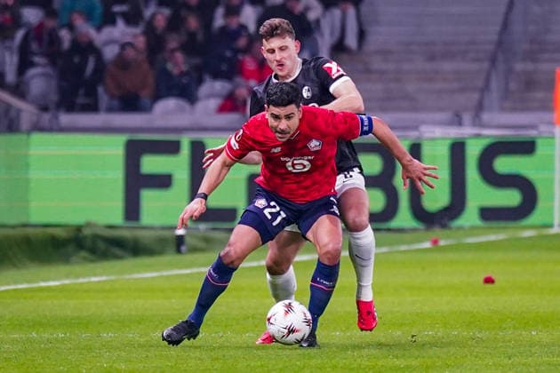 Football UEFA Europa League 2025 26, Matchday 8 OSC Lille vs SC Freiburg Stade Pierre Mauroy Lille, France Ivan Cavaleiro OSC Lille, 21 Maximilian Eggestein SC Freiburg, 08 Copyright: xJOERANxSTEINSIEKx