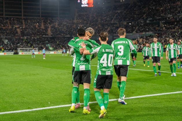 Fußball, EuroLeague, Real Betis Sevilla - Feyenoord Rotterdam #3 Antony (N7) celebrates a goal with Nelson Deossa (N18) during the UEFA Europa League 25 26 match between Real Betis and Feyenoord at the Estadio La Cartuja in Sevilla, Spain Copyright: xAndresxLopezxSheridanxx xSPPx Sportspressphoto_SPR86729