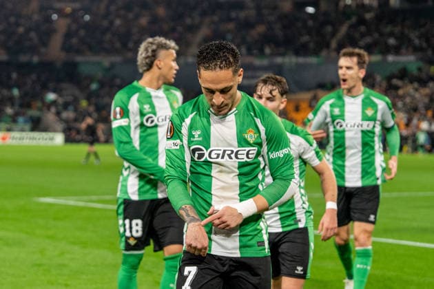 Fußball, EuroLeague, Real Betis Sevilla - Feyenoord Rotterdam #3 Antony (N7) celebrates a goal during the UEFA Europa League 25 26 match between Real Betis and Feyenoord at the Estadio La Cartuja in Sevilla, Spain Copyright: xAndresxLopezxSheridanxx xSPPx Sportspressphoto_SPR86730