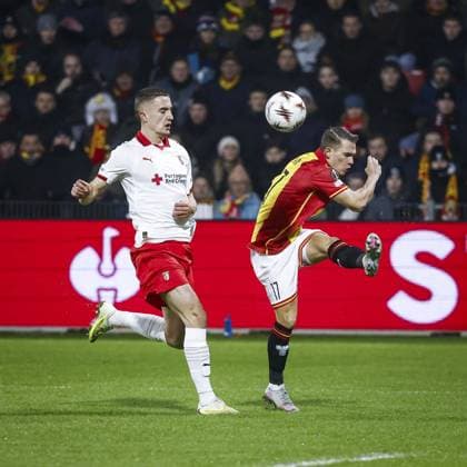 DEVENTER - (l-r) Gustaf Lagerbielke of Sporting Braga and Mathis Suray of Go Ahead Eagles during the UEFA Europa League match between Go Ahead Eagles and Sporting Braga at De Adelaarshorst on January 29, 2026, in Deventer, Netherlands. VINCENT JANNINK ANP UEFA Europa League 2025-2026 xVIxANPxSportx xxANPxIVx 549047820 originalFilename: 549047820.jpg