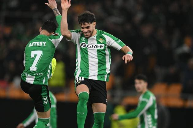Fußball, EuroLeague, Real Betis Sevilla - Feyenoord Rotterdam #3 SEVILLA, 29-01-2026, Stadium La Cartuja, UEFA Football season 2025 2026, Europa League match between Betis Sevilla and Feyenoord. Pictures shows Betis player Antony scores 1-0 and celebrates with Betis player Abde Ezzalzouli Betis Sevilla - Feyenoord  x201171549x Copyright: