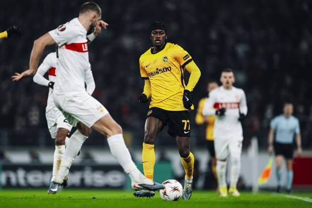 Joël Monteiro 77 BSC Young Boys with ball, while players of VfB Stuttgart defend Game scene with ball control Copyright: xspeedshotx