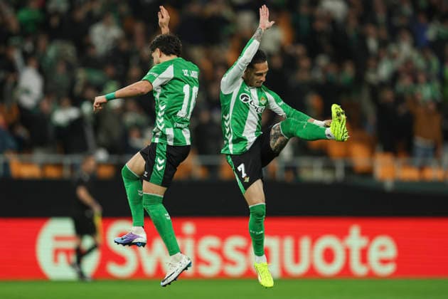 Fußball, EuroLeague, Real Betis Sevilla - Feyenoord Rotterdam #3 ESP: Real Betis - Feyenoord. UEFA Europa League. Matchday 8 Abde Ezzalzouli and Antony Dos Santos of Real Betis during the UEFA Europa League match, between Real Betis and Feyenoord, Matchday 8, played at La Cartuja Stadium on January 29, 2026 in Sevilla, Spain. kpng Copyright: xAntonioxPozox xPRESSINx AP_260129_BET_FEY_018
