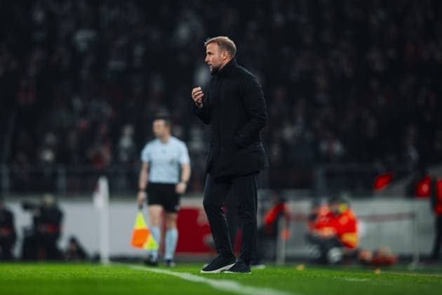 Sebastian Hoeneß 999 VfB Stuttgart gives concentrated instructions on the touchline Coach on the touchline Copyright: xspeedshotx