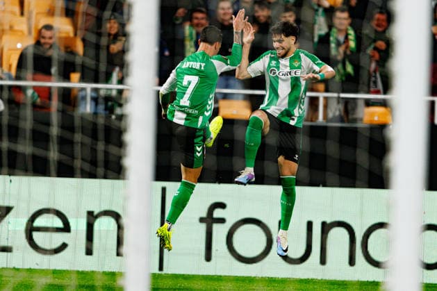 Fußball, EuroLeague, Real Betis Sevilla - Feyenoord Rotterdam #3 Antony and Ez Abde seen celebrating after goal during UEFA Europa League game between teams of Real Betis Balompie and Feyenoord Rotterdam (Maciej Rogowski Ball Raw Images) Sevilla Estadio La Cartuja Spain Copyright: xMaciejxRogowskix maciejrogowski_betis_feyenoord_2526-41