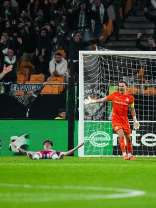 Fußball, EuroLeague, Real Betis Sevilla - Feyenoord Rotterdam #3 UEFA Europa League: Real Betis v Feyenoord Sevilla - Jordan Bos of Feyenoord, Feyenoord keeper Timon Wellenreuther during the eighth match of the UEFA Europa League 2025 2026. The match is set between Real Betis Balompie and Feyenoord at Estadio La Cartuja on 29 January 2026 in Sevilla, Spain. Copyright: xYannickxVerhoevenx