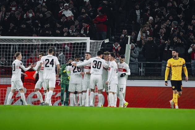 Badredine Bouanani 27 VfB Stuttgart , Jeff Chabot 24 VfB Stuttgart , Angelo Stiller 6 VfB Stuttgart , Ermedin Demirovic 9 VfB Stuttgart , Jamie Leweling 18 VfB Stuttgart and Loris Benito 23 BSC Young Boys celebrate together in front of goal Players celebrate scoring a goal Copyright: xspeedshotx