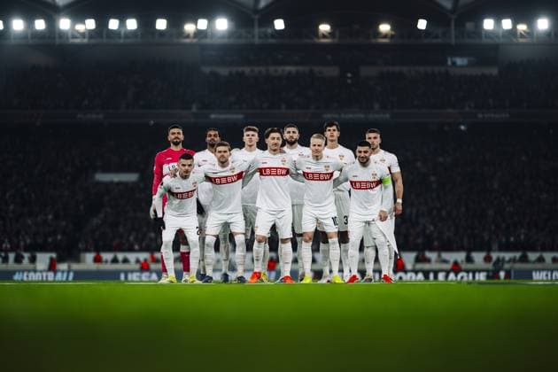Fabian Bredlow 1 VfB Stuttgart , Jeff Chabot 24 VfB Stuttgart , Chema Andres 30 VfB Stuttgart , Lorenz Assignon 22 VfB Stuttgart , Finn Jeltsch 29 VfB Stuttgart , Angelo Stiller 6 VfB Stuttgart , Ermedin Demirovic 9 VfB Stuttgart , Chris Führich 10 VfB Stuttgart , Maximilian Mittelstädt 7 VfB Stuttgart , Deniz Undav 26 VfB Stuttgart and Badredine Bouanani 27 VfB Stuttgart form up for the team photo in the MHP Arena Team photo in action Copyright: xspeedshotx