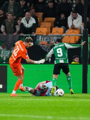 Fußball, EuroLeague, Real Betis Sevilla - Feyenoord Rotterdam #3 UEFA Europa League: Real Betis v Feyenoord Sevilla - Feyenoord keeper Timon Wellenreuther, Jordan Bos of Feyenoord, Chimy Avila of Real Betis during the eighth match of the UEFA Europa League 2025 2026. The match is set between Real Betis Balompie and Feyenoord at Estadio La Cartuja on 29 January 2026 in Sevilla, Spain. Copyright: xYannickxVerhoevenx