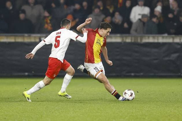 DEVENTER , 29-01-2026 , Stadium De Adelaarshorst , season 2025 2026 , UEFA Europa League League phase . match between Go Ahead Eagles and SC Braga, Picture shows GA Eagles player Aske Adelgaard and SC Braga player Leonardo Lelo Go Ahead Eagles - Braga  x201171777x Copyright:
