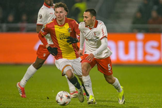 2026-01-29 - Europa League match DEVENTER, NETHERLANDS - JANUARY 29: Leonardo Lelo of SC Braga battles for possession with Jakob Breum of Go Ahead Eagles during the Europa League match at the De Adelaarshorst on January 29, 2026 in Deventer, Netherlands Deventer De Adelaarshorst Netherlands Content not available for redistribution in The Netherlands directly or indirectly through any third parties. Copyright: xDennisxBresserx