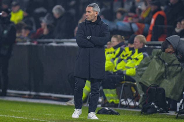 2026-01-29 - Europa League match DEVENTER, NETHERLANDS - JANUARY 29: Carlos Vicens headcoach of SC Braga looks on during the Europa League match at the De Adelaarshorst on January 29, 2026 in Deventer, Netherlands Deventer De Adelaarshorst Netherlands Content not available for redistribution in The Netherlands directly or indirectly through any third parties. Copyright: xDennisxBresserx