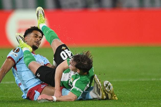 Fußball, EuroLeague, Real Betis Sevilla - Feyenoord Rotterdam #3 SEVILLA, 29-01-2026, Stadium La Cartuja, UEFA Football season 2025 2026, Europa League match between Betis Sevilla and Feyenoord. Pictures shows Feyenoord player Goncalo Borges and Betis player Angel Ortiz Betis Sevilla - Feyenoord  x201171818x Copyright: