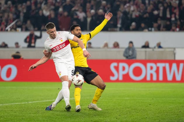 v li in duel Ermedin Demirovic VfB Stuttgart, 09 , Gregory Wuethrich BSC Young Boys Bern, 05 , Goal chance, GER, VfB Stuttgart vs BSC Young Boys Bern, Football, UEFA Europa League, Men, Matchday 8, Season 2025 2026, 29 01 2026, GER, VfB Stuttgart vs BSC Young Boys Bern, Football, UEFA Europa League, Men, Matchday 8, Season 2025 2026, 29 01 2026 Stuttgart Copyright: xEibner-Pressefoto WolfgangxFrankx EP_WFK