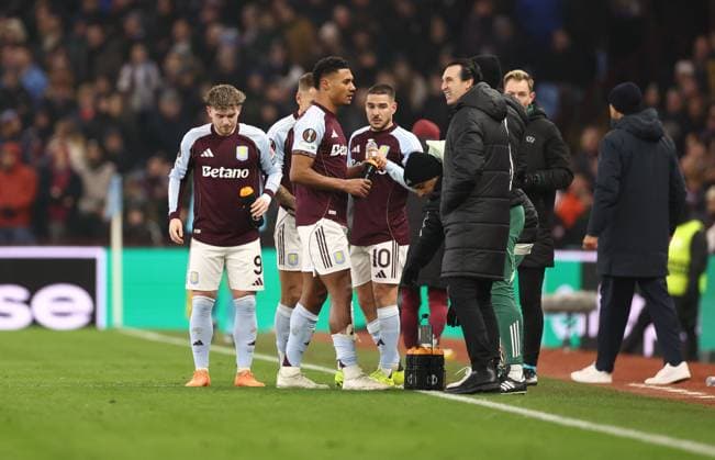 Aston Villa look dejected after the opening goal. Aston Villa v Red Bull Salzburg, UEFA Europa League, Group Stage, Football, Villa Park, Birmingham, UK - 29 Jan 2026Birmingham Villa Park United Kingdom EDITORIAL USE ONLY No use with unauthorised audio, video, data, fixture lists, club league logos or live services. Online in-match use limited to 120 images, no video emulation. No use in betting, games or single club league player publications. Copyright: xRyanxBrowne Shutterstockx 16445867bf