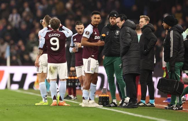 Aston Villa look dejected after the opening goal. Aston Villa v Red Bull Salzburg, UEFA Europa League, Group Stage, Football, Villa Park, Birmingham, UK - 29 Jan 2026Birmingham Villa Park United Kingdom EDITORIAL USE ONLY No use with unauthorised audio, video, data, fixture lists, club league logos or live services. Online in-match use limited to 120 images, no video emulation. No use in betting, games or single club league player publications. Copyright: xRyanxBrowne Shutterstockx 16445867bg