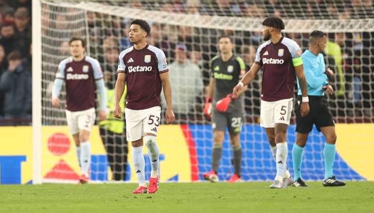 Aston Villa look dejected after the opening goal. Aston Villa v Red Bull Salzburg, UEFA Europa League, Group Stage, Football, Villa Park, Birmingham, UK - 29 Jan 2026Birmingham Villa Park United Kingdom EDITORIAL USE ONLY No use with unauthorised audio, video, data, fixture lists, club league logos or live services. Online in-match use limited to 120 images, no video emulation. No use in betting, games or single club league player publications. Copyright: xRyanxBrowne Shutterstockx 16445867bd