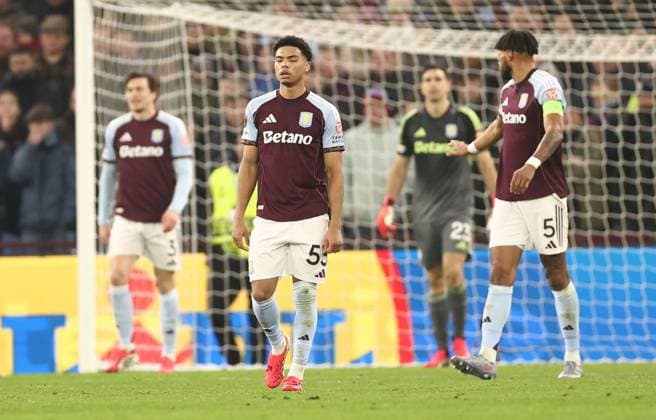 Aston Villa look dejected after the opening goal. Aston Villa v Red Bull Salzburg, UEFA Europa League, Group Stage, Football, Villa Park, Birmingham, UK - 29 Jan 2026Birmingham Villa Park United Kingdom EDITORIAL USE ONLY No use with unauthorised audio, video, data, fixture lists, club league logos or live services. Online in-match use limited to 120 images, no video emulation. No use in betting, games or single club league player publications. Copyright: xRyanxBrowne Shutterstockx 16445867be