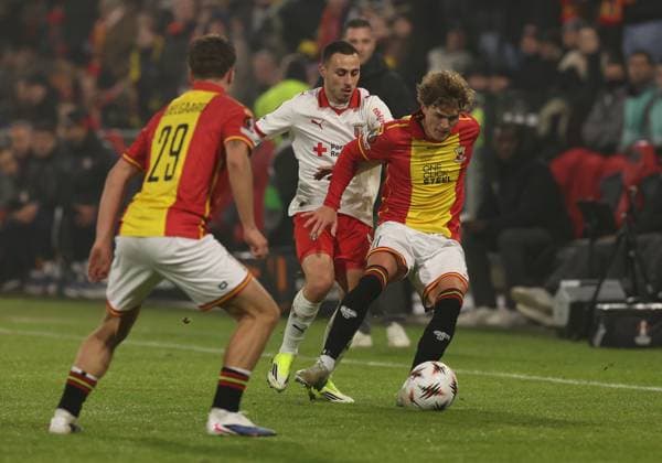 Oskar Sivertsen of Go Ahead Eagles with Leonardo Lelo of Braga during the match Go Ahead Eagles vs Braga at the De Adelaarshorst for the UEFA Europa League season 2025 2026 in DEVENTER, Netherlands on 29 january 2026 Photo by Peter Lous EYE4IMAGES