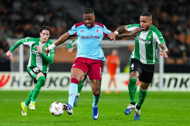 Fußball, EuroLeague, Real Betis Sevilla - Feyenoord Rotterdam #4 UEFA Europa League: Real Betis v Feyenoord Sevilla - Cyle Larin of Feyenoord, Natan of Real Betis during the eighth match of the UEFA Europa League 2025 2026. The match is set between Real Betis Balompie and Feyenoord at Estadio La Cartuja on 29 January 2026 in Sevilla, Spain. Copyright: xTomxBodex