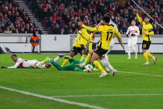 Action between Lorenz Assignon 22 VfB Stuttgart , and Marvin Keller 1 BSC Young Boys Bern and Joel Monteiro 77 BSC Young Boys Bern , VfB Stuttgart vs BSC Young Boys Bern, Football, Men, UEFA Europa League, Season 2025 2026, Matchday 8, 29 01 2026 DFB regulations prohibit any use of photographs as image sequences and or quasi video Stuttgart Baden Wuerttemberg Germany Copyright: xkolbert-press MartinxAgüerax