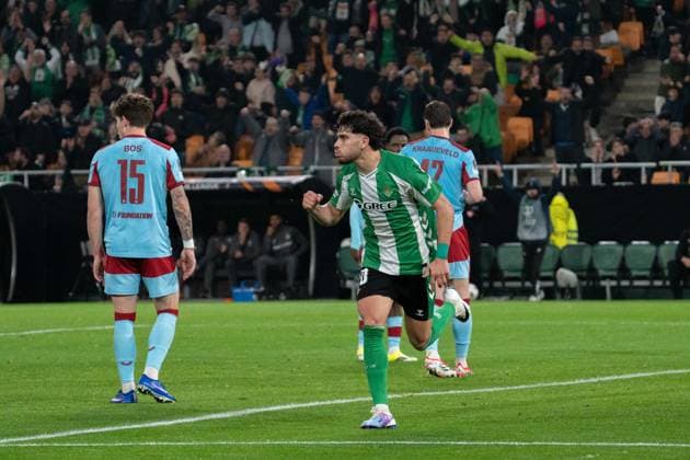 Fußball, EuroLeague, Real Betis Sevilla - Feyenoord Rotterdam #4 Ez Abde (N10) celebrates Betis second goal during the UEFA Europa League 25 26 match between Real Betis and Feyenoord at the Estadio La Cartuja in Sevilla, Spain Copyright: xAndresxLopezxSheridanxx xSPPx Sportspressphoto_SPR86741